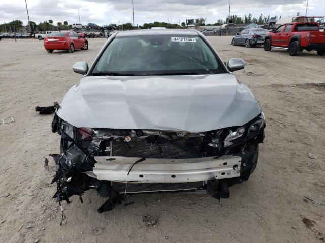 4T1G11AK9MU611530 - 2021 TOYOTA CAMRY SE SILVER photo 5