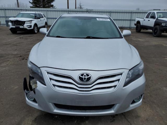 4T1BF3EK8BU652486 - 2011 TOYOTA CAMRY BASE SILVER photo 5