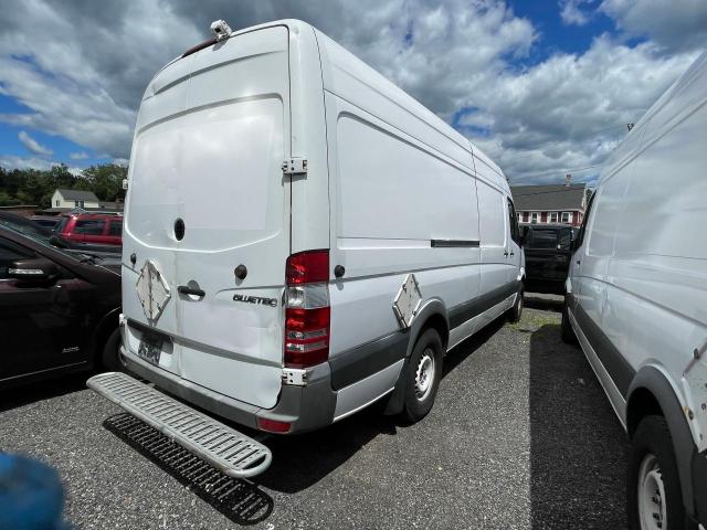 WD3PE8CB8B5571201 - 2011 MERCEDES-BENZ SPRINTER 2500 WHITE photo 4