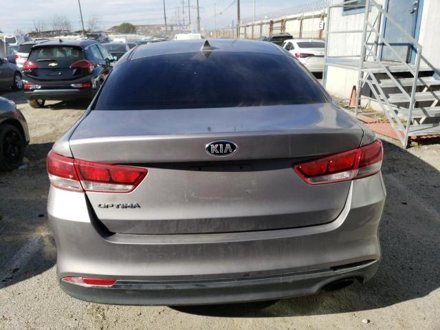 5XXGT4L39JG263168 - 2018 KIA OPTIMA LX GRAY photo 6