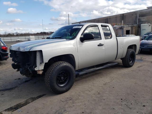 1GCRCREAXBZ147588 - 2011 CHEVROLET SILVERADO C1500  LS SILVER photo 1