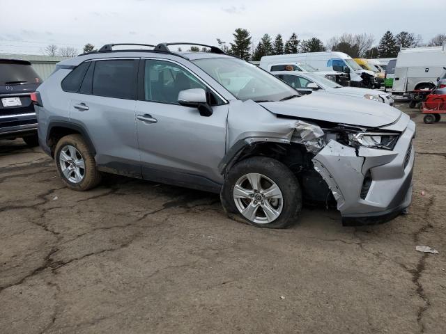 2T3P1RFV0MC250571 - 2021 TOYOTA RAV4 XLE SILVER photo 4