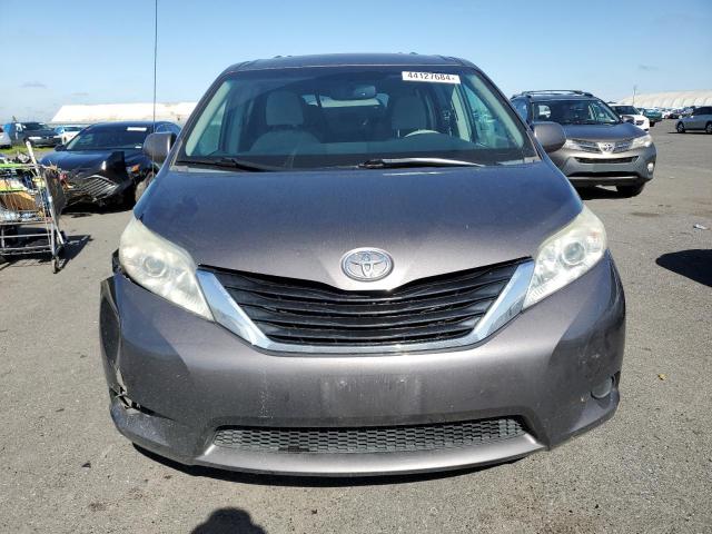 5TDKK3DC1DS383958 - 2013 TOYOTA SIENNA LE GRAY photo 5