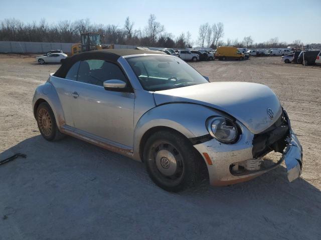 3VW5P7ATXDM828589 - 2013 VOLKSWAGEN BEETLE SILVER photo 4