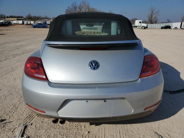 3VW5P7ATXDM828589 - 2013 VOLKSWAGEN BEETLE SILVER photo 6