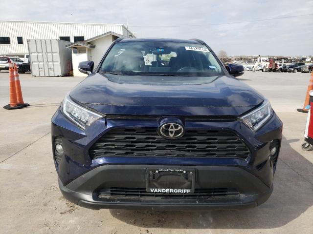 2T3W1RFV5MW132445 - 2021 TOYOTA RAV4 XLE 蓝色 照片 5
