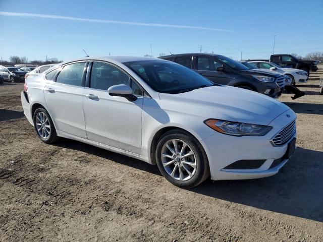 3FA6P0H78HR367480 - 2017 FORD FUSION SE WHITE photo 4