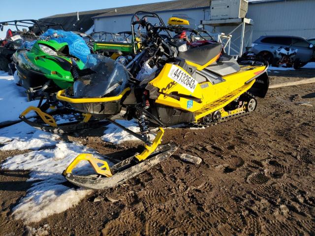 2BPSUDPC8PV000128 - 2023 BOMBARDIER SNOWMOBILE YELLOW photo 2