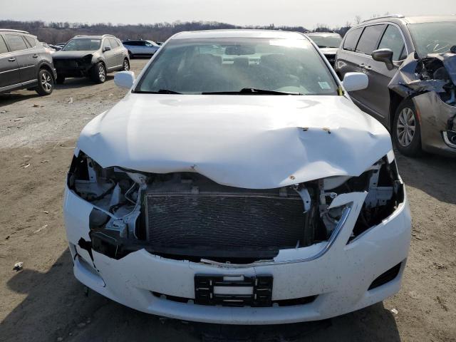 4T4BF3EK1BR138565 - 2011 TOYOTA CAMRY BASE WHITE photo 5