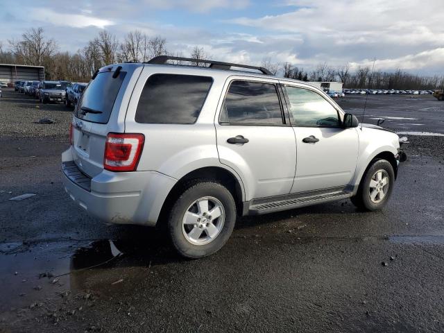 1FMCU0D78CKB33120 - 2012 FORD ESCAPE XLT SILVER photo 3