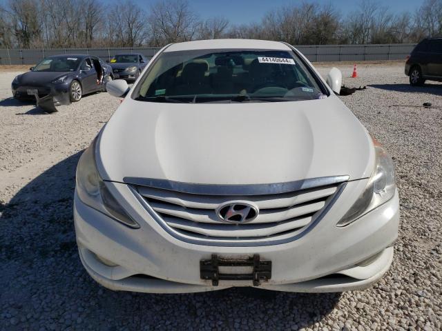 5NPEB4AC7DH562275 - 2013 HYUNDAI SONATA GLS WHITE photo 5