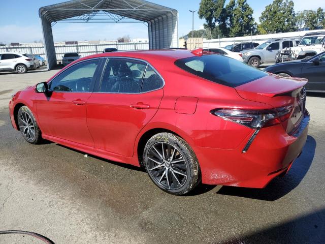 4T1G11AK9NU041093 - 2022 TOYOTA CAMRY SE RED photo 2