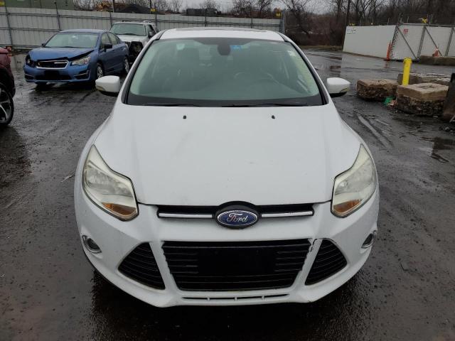 1FAHP3H27CL190572 - 2012 FORD FOCUS SEL WHITE photo 5