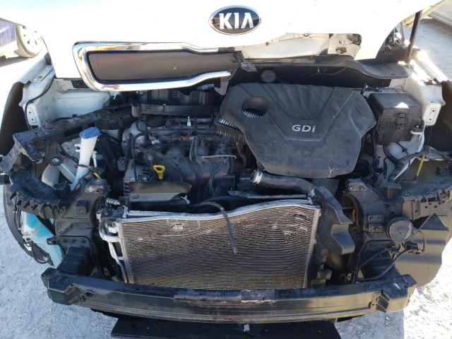 KNDJN2A29G7265860 - 2016 KIA SOUL WHITE photo 11