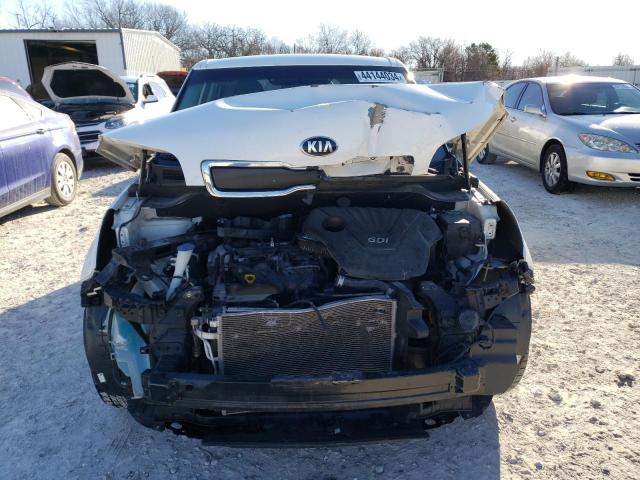 KNDJN2A29G7265860 - 2016 KIA SOUL WHITE photo 5