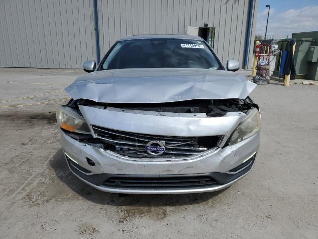 YV1612TB1F1306315 - 2015 VOLVO S60 PREMIER SILVER photo 5