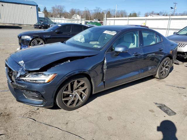 7JRA22TK4KG017631 - 2019 VOLVO S60 T6 MOMENTUM GRAY photo 1