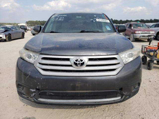 5TDBK3EHXDS182912 - 2013 TOYOTA HIGHLANDER BASE Сұр фото 5