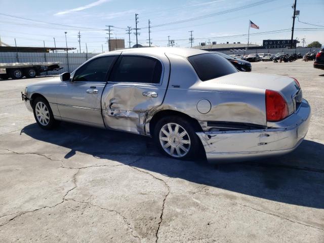 2LNBL8CV1AX628024 - 2010 LINCOLN TOWN CAR SIGNATURE LIMITED WHITE photo 2