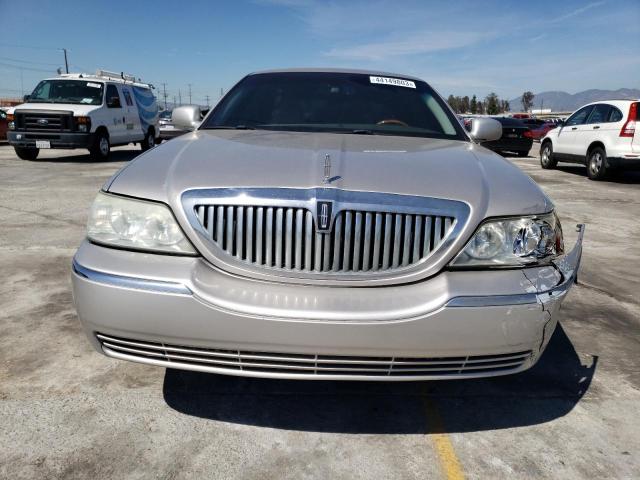 2LNBL8CV1AX628024 - 2010 LINCOLN TOWN CAR SIGNATURE LIMITED WHITE photo 5