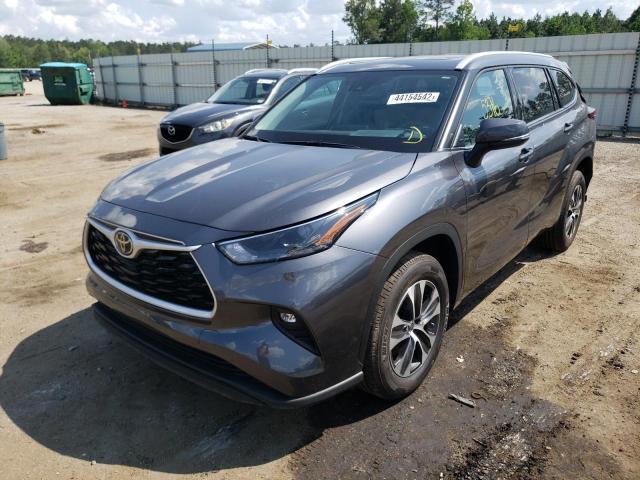 5TDGZRAH5NS541479 - 2022 TOYOTA HIGHLANDER XLE GRAY photo 2