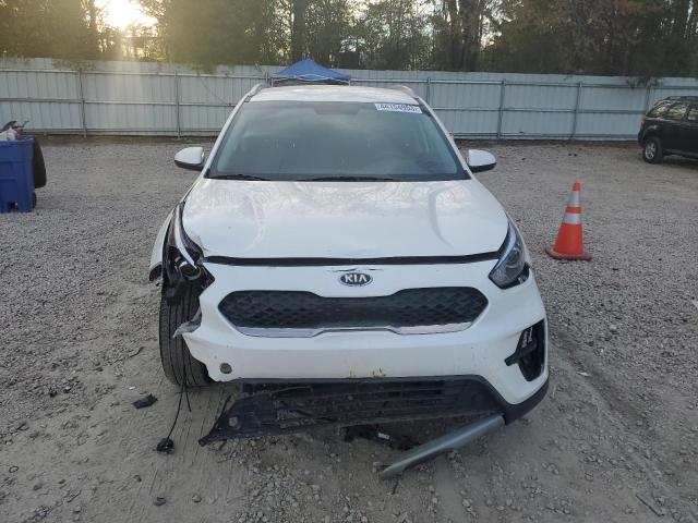 KNDCB3LC6L5367880 - 2020 KIA NIRO LX WHITE photo 5