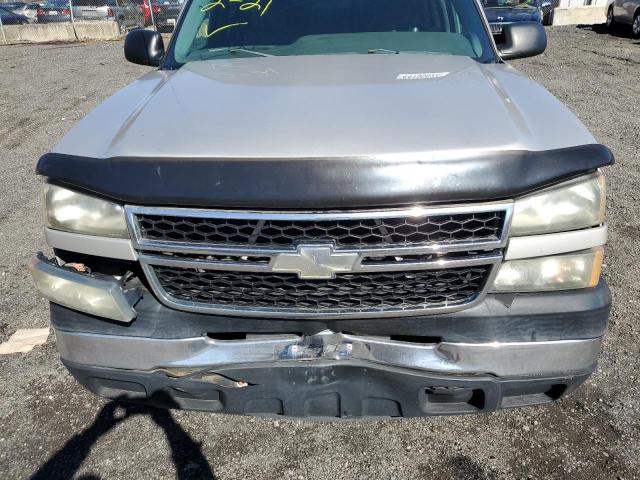 1GCHC23U56F211706 - 2006 CHEVROLET SILVERADO C2500 HEAVY DUTY GRAY photo 11