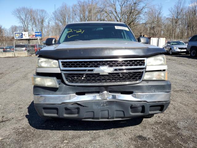 1GCHC23U56F211706 - 2006 CHEVROLET SILVERADO C2500 HEAVY DUTY GRAY photo 5