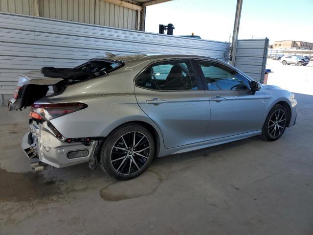 4T1G11AKXPU806900 - 2023 TOYOTA CAMRY SE NIGHT SHADE SILVER photo 3