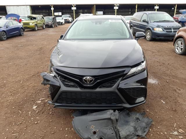 4T1S11AK5PU739441 - 2023 TOYOTA CAMRY SE NIGHT SHADE BLACK photo 5