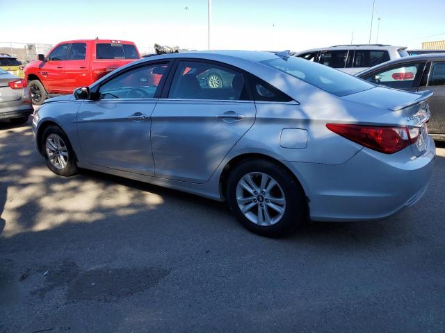 5NPEB4AC7DH678219 - 2013 HYUNDAI SONATA GLS SILVER photo 2