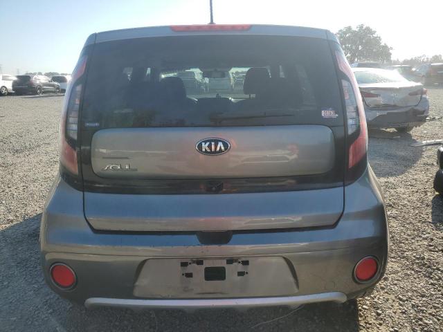 KNDJP3A59H7431984 - 2017 KIA SOUL + GRAY photo 6