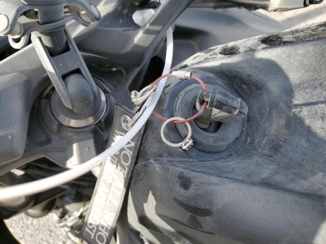 ML5EXER1XSDAE0732 - 2025 KAWASAKI EX650 R BLACK photo 8