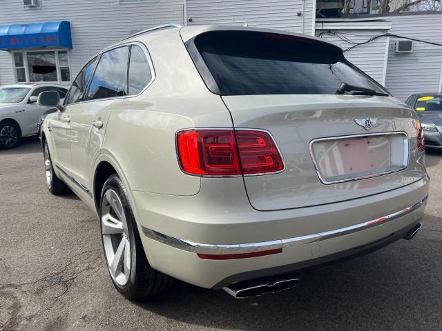 SJAAM2ZV8KC025685 - 2019 BENTLEY BENTAYGA CREAM photo 3