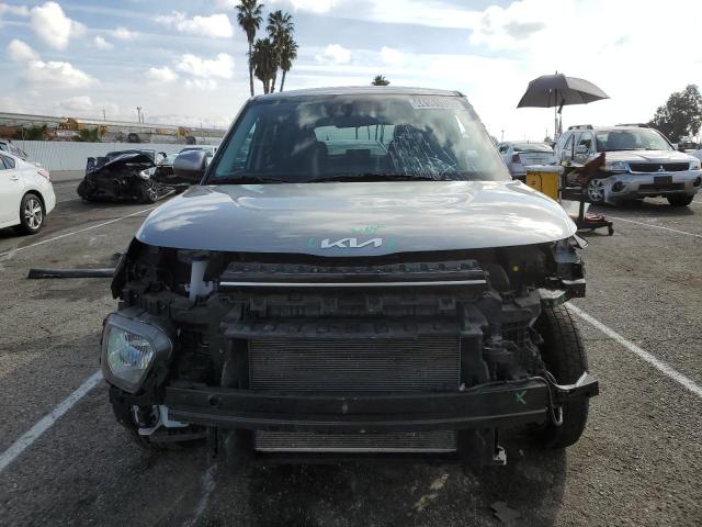 KNDJ23AU7N7827641 - 2022 KIA SOUL LX SILVER photo 5