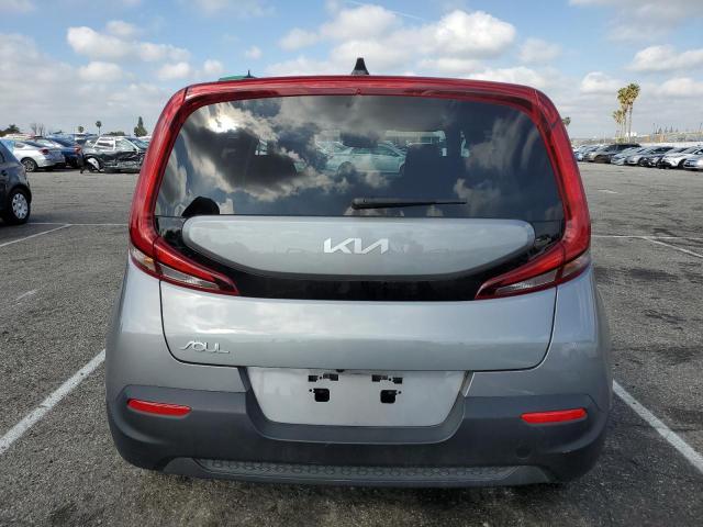 KNDJ23AU7N7827641 - 2022 KIA SOUL LX SILVER photo 6