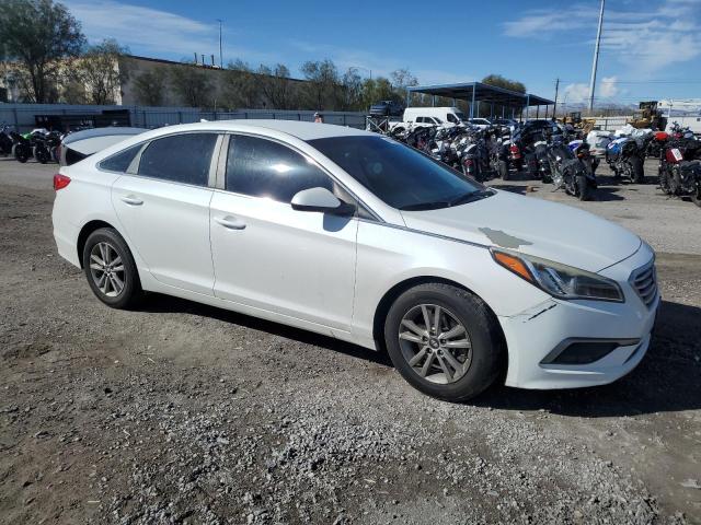 5NPE24AF0HH477911 - 2017 HYUNDAI SONATA SE WHITE photo 4