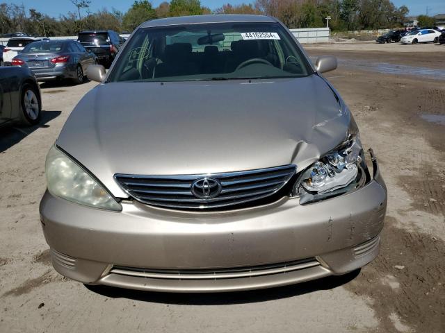 4T1BE32K95U528352 - 2005 TOYOTA CAMRY LE TAN photo 5