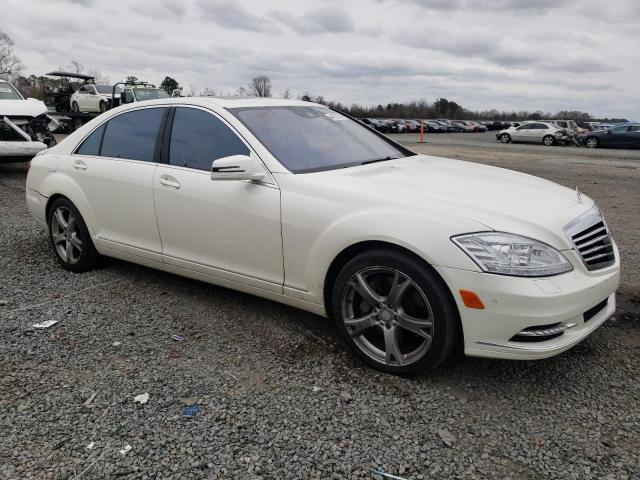 WDDNG7DBXDA492435 - 2013 MERCEDES-BENZ S 550 WHITE photo 4