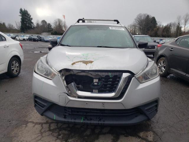 3N1CP5CU1JL540100 - 2018 NISSAN KICKS S SILVER photo 5