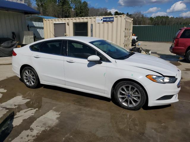 3FA6P0H77HR414658 - 2017 FORD FUSION SE WHITE photo 4