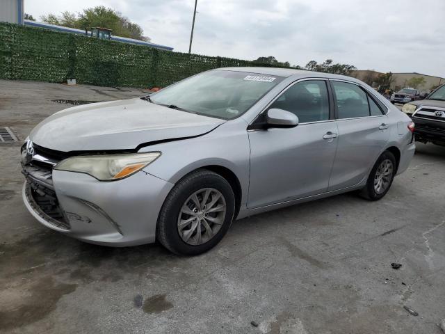 4T4BF1FK1FR467355 - 2015 TOYOTA CAMRY LE SILVER photo 1