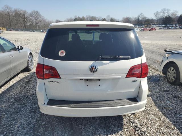 2C4RVACG7CR321521 - 2012 VOLKSWAGEN ROUTAN SEL WHITE photo 6