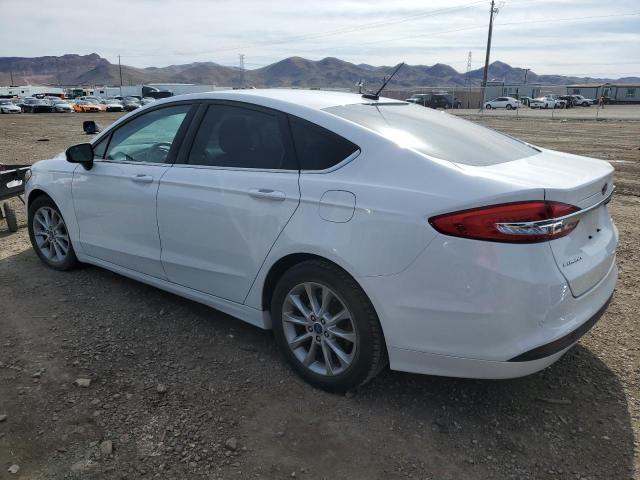 3FA6P0H71HR294470 - 2017 FORD FUSION SE WHITE photo 2