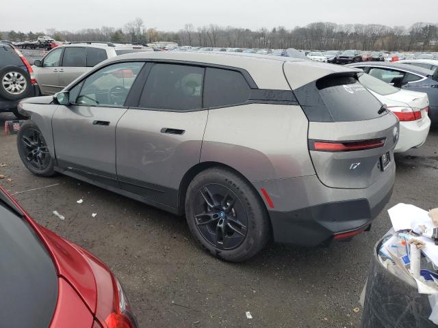 WB523CF03PCM84985 - 2023 BMW IX XDRIVE50 GRAY photo 2