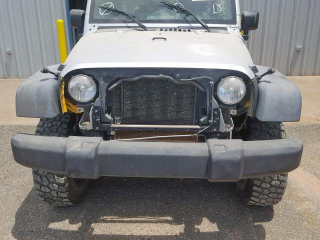 1J4FA24117L229117 - 2007 JEEP WRANGLER X SILVER photo 9