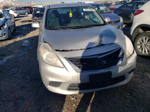 3N1CN7AP9DL883546 - 2013 NISSAN VERSA S SILVER photo 5