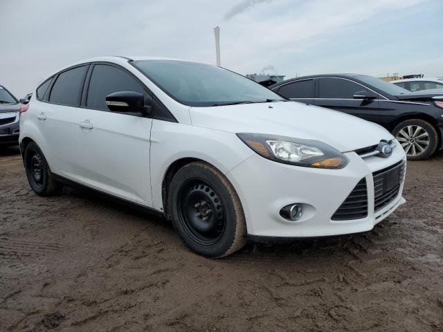 1FADP3K20EL220537 - 2014 FORD FOCUS SE WHITE photo 4