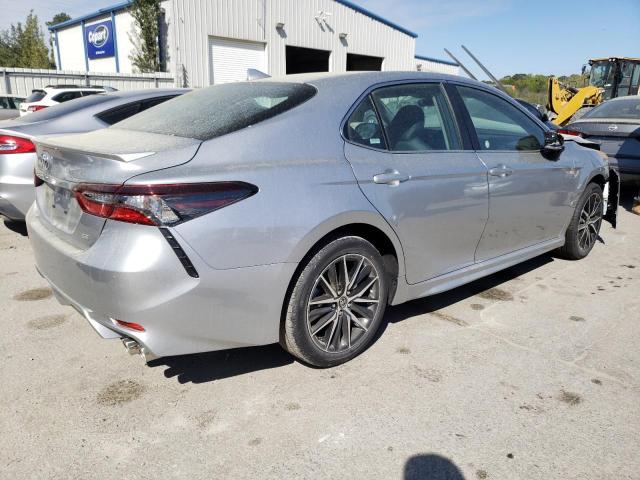 4T1G11AK9PU770567 - 2023 TOYOTA CAMRY SE NIGHT SHADE SILVER photo 3