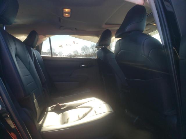 5TDGZRBH2NS573711 - 2022 TOYOTA HIGHLANDER XLE BLACK photo 11